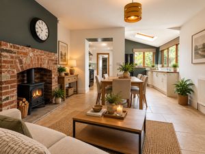 Kitchen Breakfast Room_20WL- click for photo gallery